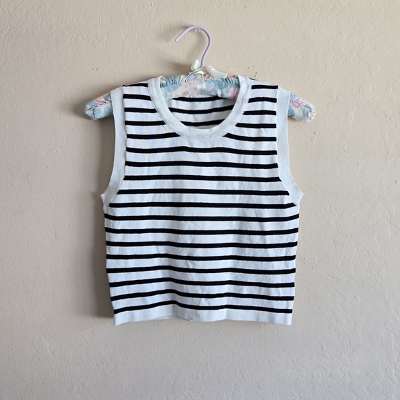 Commense Classy Stripe Crop White And Black Tank Top Size Large - Picture 8 of 8
